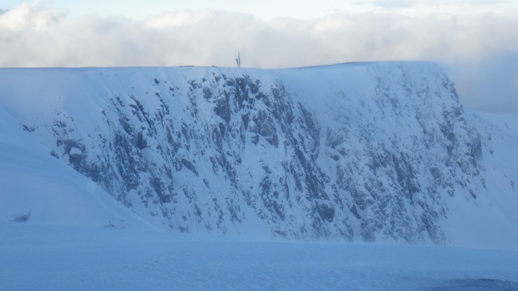 The Coire an Lochan cliffs north of Easy Gully.