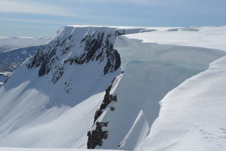 Some large cornices remain. I did see evidence of some minor cornice collapse on a South-Easterly aspect. 