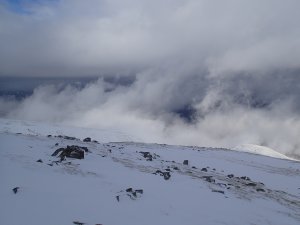 Some atmospheric clouds today but very poor visibility on the plateau.